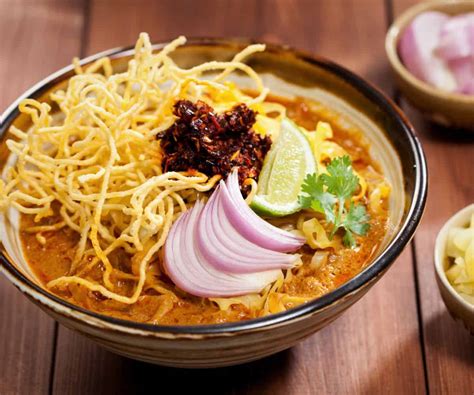  Khao Soi: Món Ă Chút Cay, Khó Cưỡng Vẻ Ngọt Mát Hấp Dẫn Từ Quế Phủ