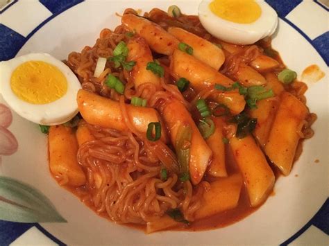  Ddeokbokki Cay nồng - Món ăn đường phố Hàn Quốc đầy sôi động!