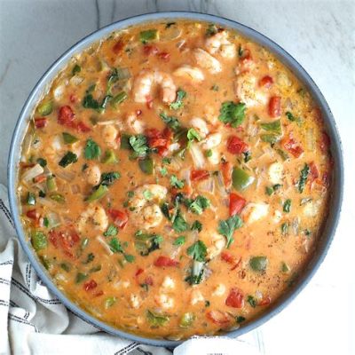  Moqueca de Camarão: Một món ăn thơm ngon, đậm đà hương vị biển với chút cay nồng của ớt!