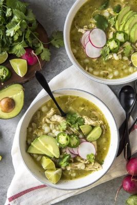  Pozole Verde! A Tangy and Earthy Symphony in Every Bowl